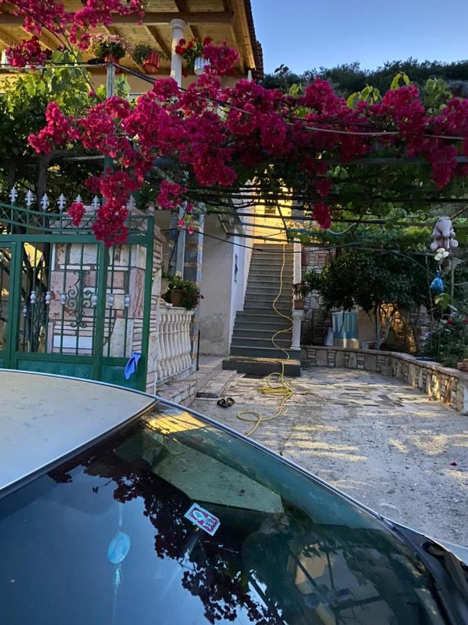 Vila Sinani Sarandë 外观 照片
