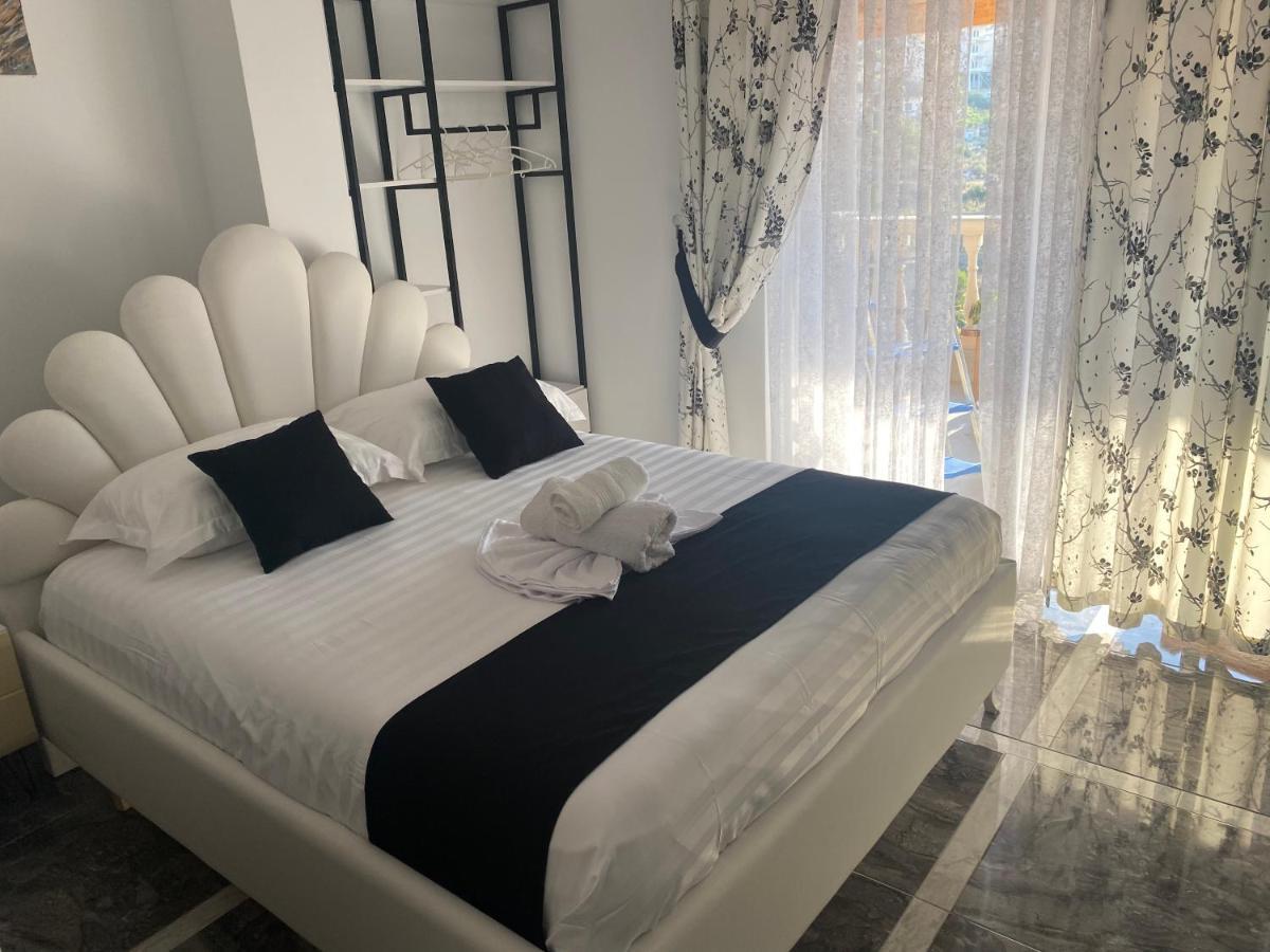 Vila Sinani Sarandë 外观 照片