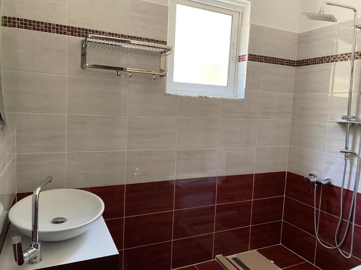 Vila Sinani Sarandë 外观 照片
