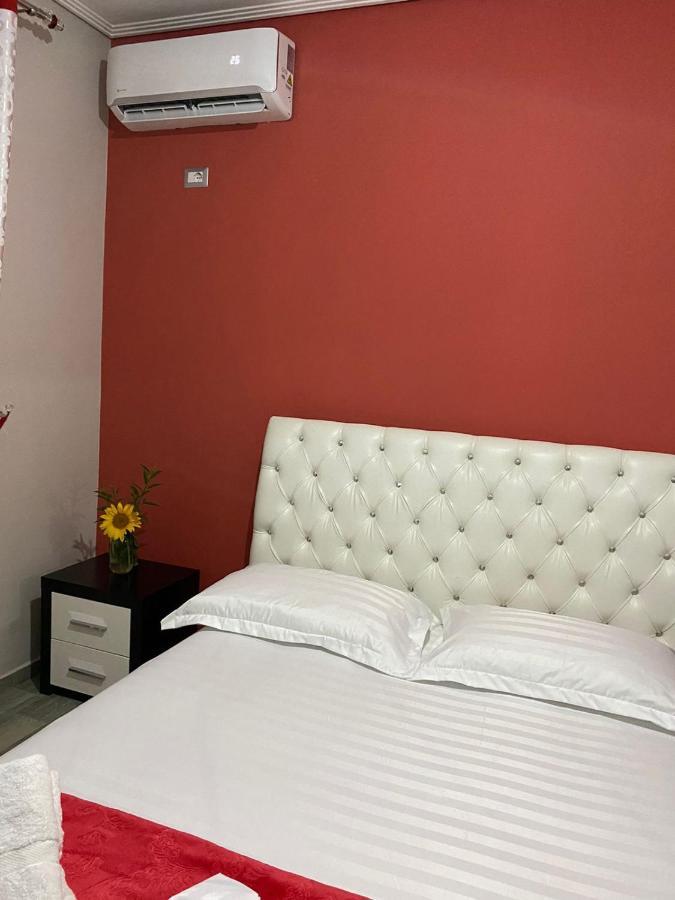 Vila Sinani Sarandë 外观 照片