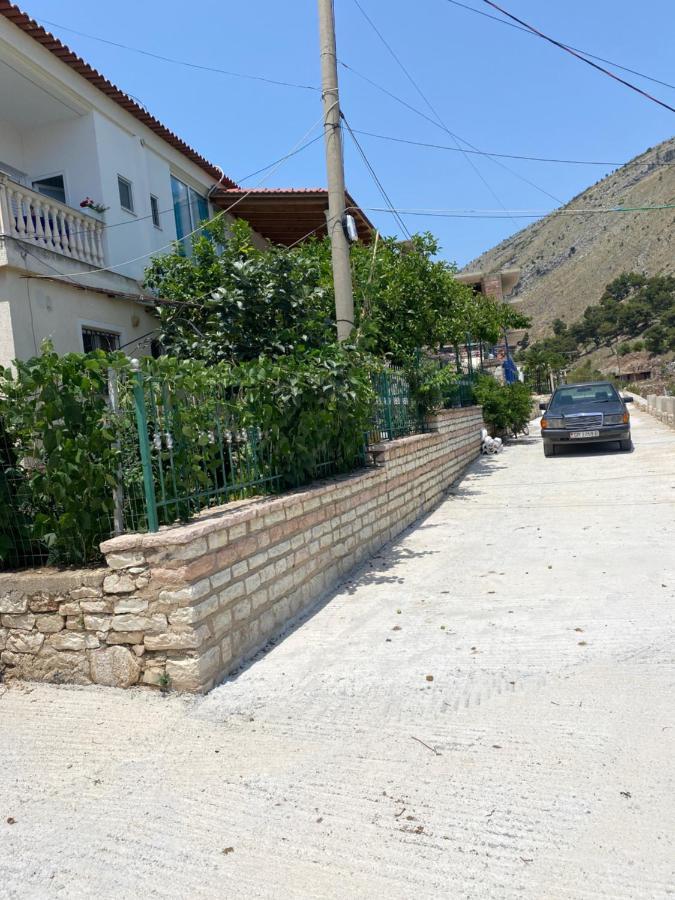 Vila Sinani Sarandë 外观 照片