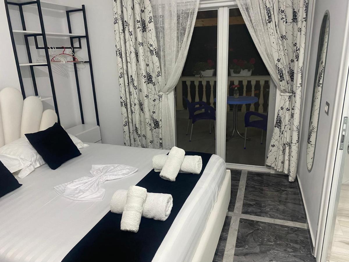 Vila Sinani Sarandë 外观 照片