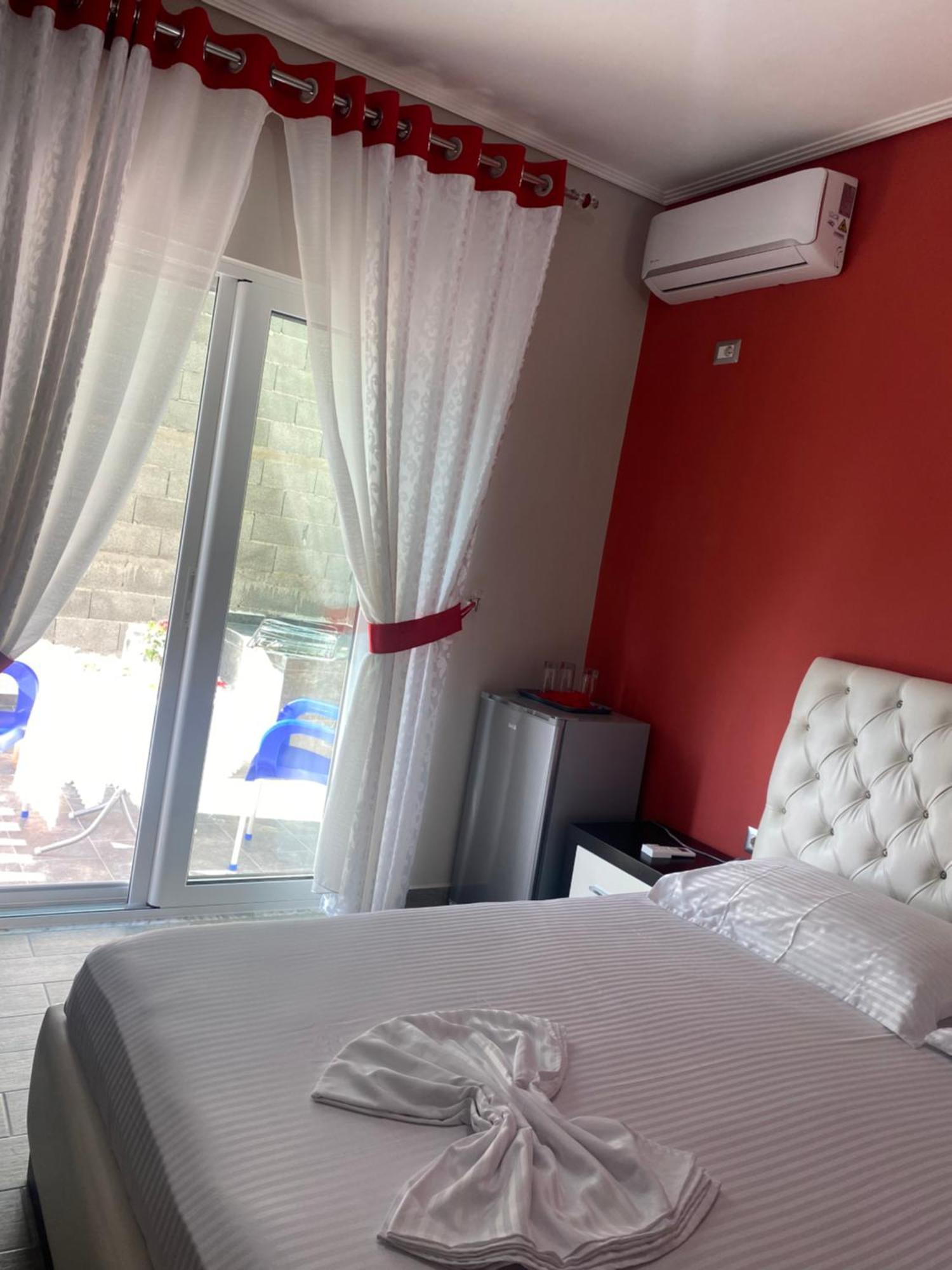 Vila Sinani Sarandë 外观 照片